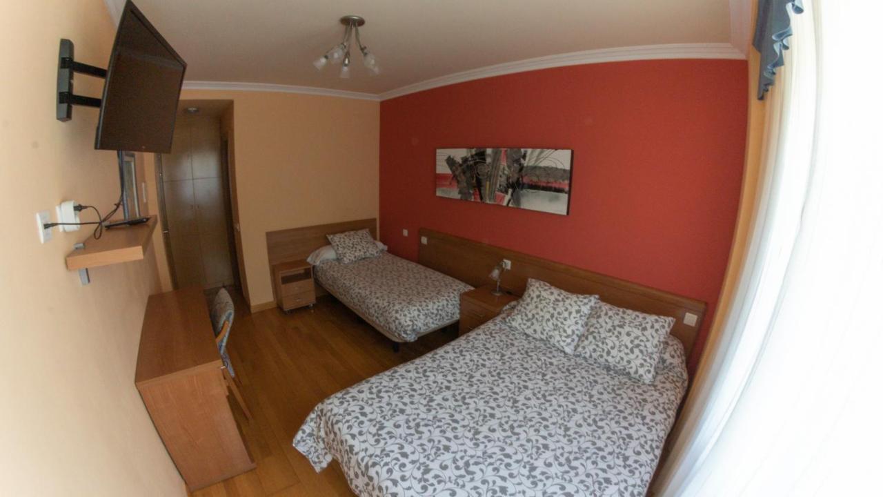 Hostal Santiago 2 บูร์โกส ภายนอก รูปภาพ