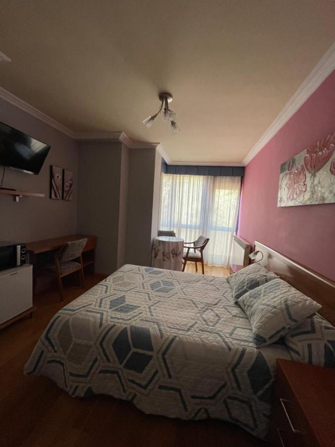 Hostal Santiago 2 บูร์โกส ภายนอก รูปภาพ