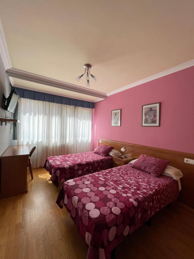 Hostal Santiago 2 บูร์โกส ภายนอก รูปภาพ