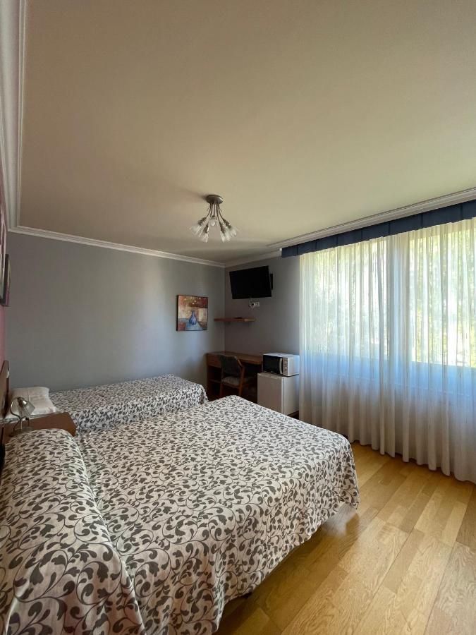 Hostal Santiago 2 บูร์โกส ภายนอก รูปภาพ