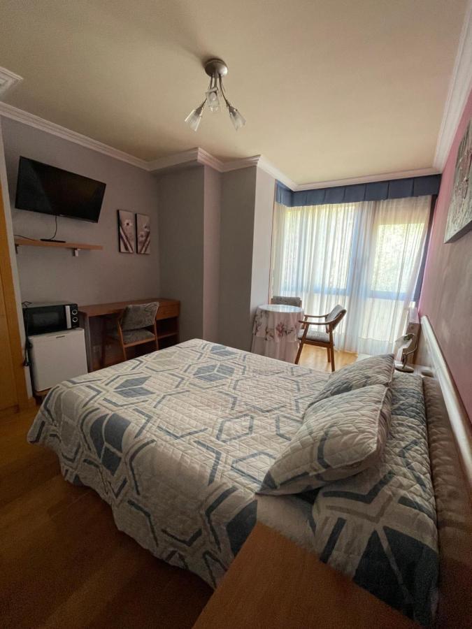Hostal Santiago 2 บูร์โกส ภายนอก รูปภาพ