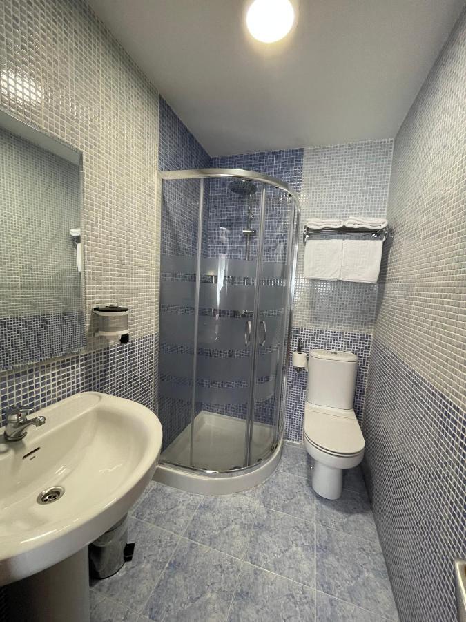 Hostal Santiago 2 บูร์โกส ภายนอก รูปภาพ