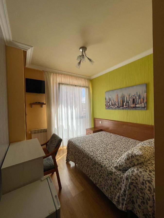 Hostal Santiago 2 บูร์โกส ภายนอก รูปภาพ