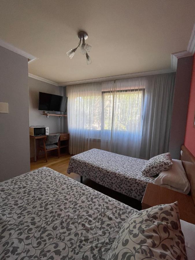Hostal Santiago 2 บูร์โกส ภายนอก รูปภาพ