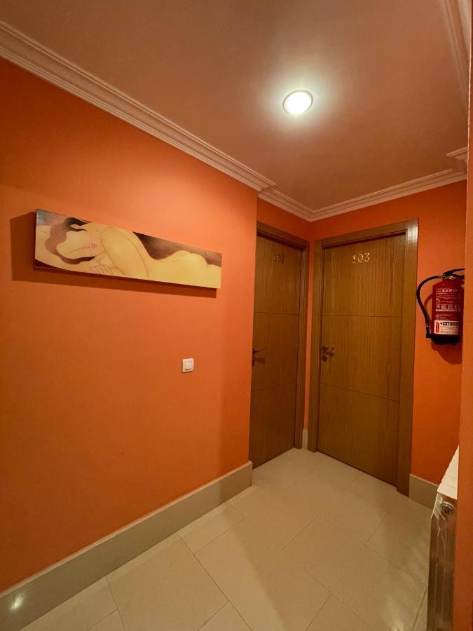 Hostal Santiago 2 บูร์โกส ภายนอก รูปภาพ