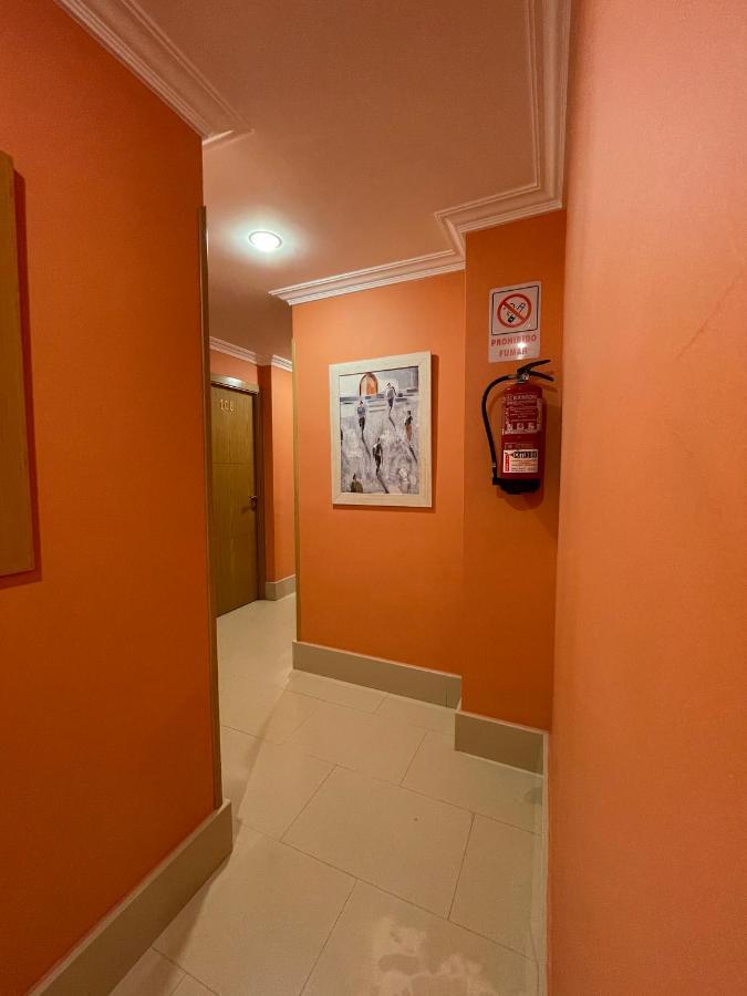 Hostal Santiago 2 บูร์โกส ภายนอก รูปภาพ