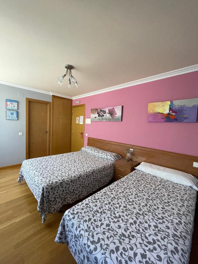 Hostal Santiago 2 บูร์โกส ภายนอก รูปภาพ