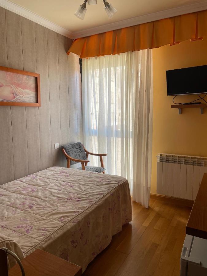 Hostal Santiago 2 บูร์โกส ภายนอก รูปภาพ