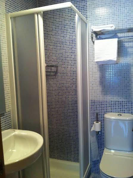 Hostal Santiago 2 บูร์โกส ภายนอก รูปภาพ