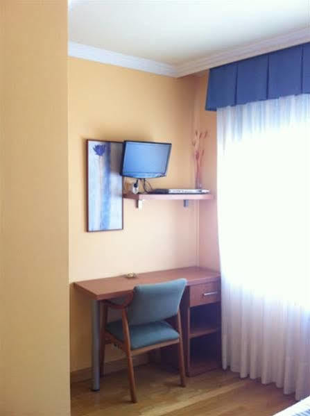 Hostal Santiago 2 บูร์โกส ภายนอก รูปภาพ